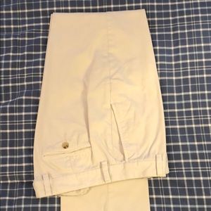 Vineyard Vines slim-fit breaker pant (stone color)